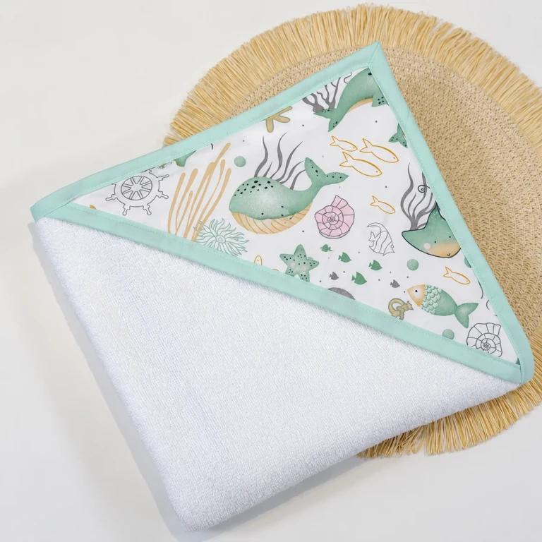 Capa de baño bebé personalizada con capucha de tela ocean mint