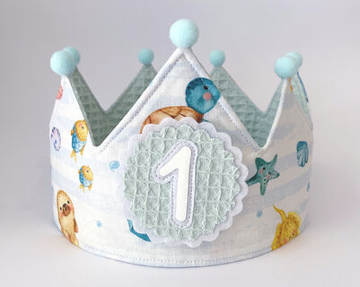 Corona de cumpleaños de tela peces y rayas con interior gofre verde mint