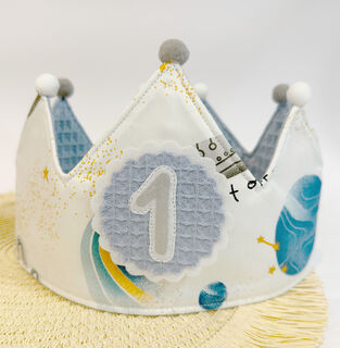 Corona de cumpleaños de cohetes y planetas