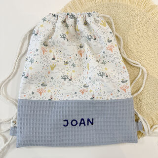 Mochila saco infantil con cuerdas de tela bajo el mar y gofre azul