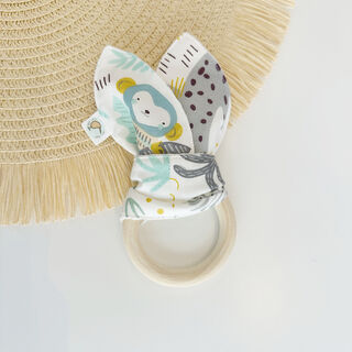 Mordedor bebé orejitas de tela safari mint