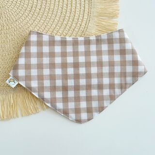 Bandana bebé personalizada de tela vichy beige y gofre blanco