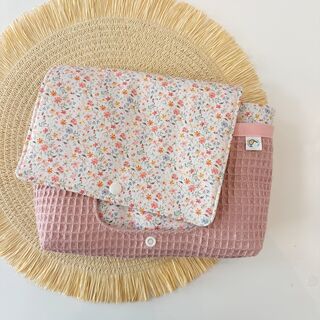 Neceser portapañales y toallitas tela flores piqué jardín