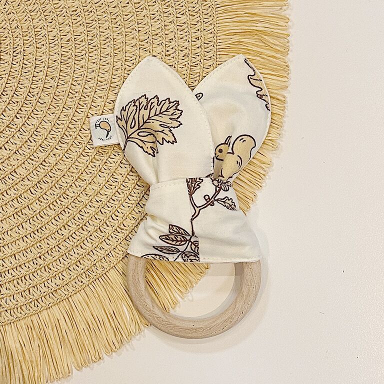 Mordedor bebé orejitas de tela ardillas y bellotas