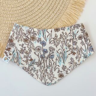 Babero bandana de tela floral azul y gofre blanco