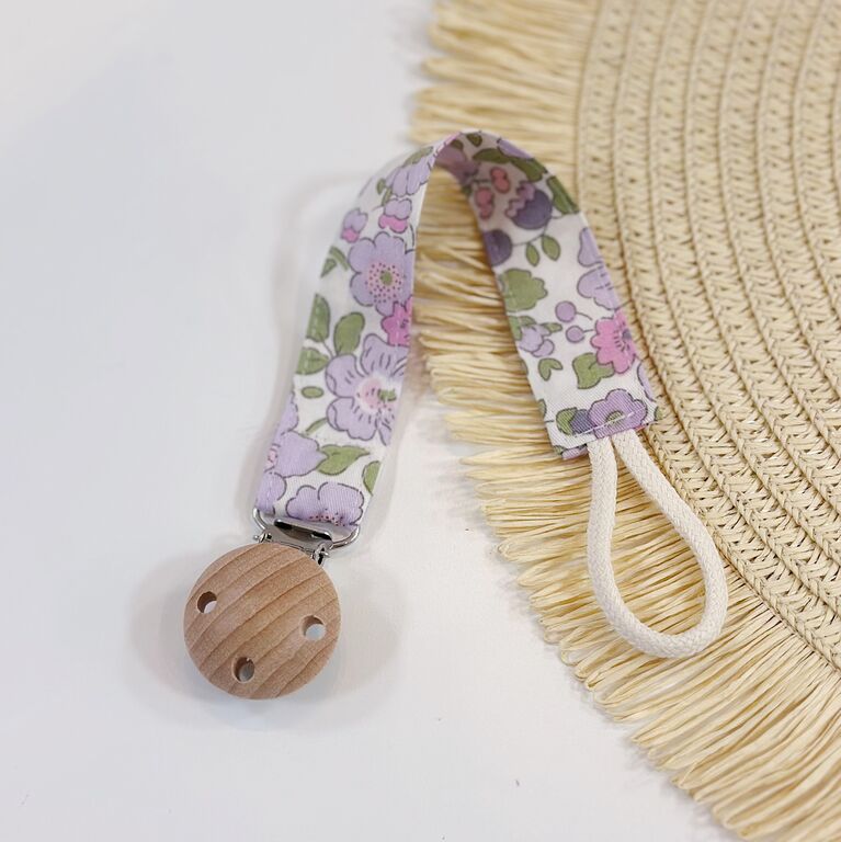 Chupetero de tela flores liberty lila