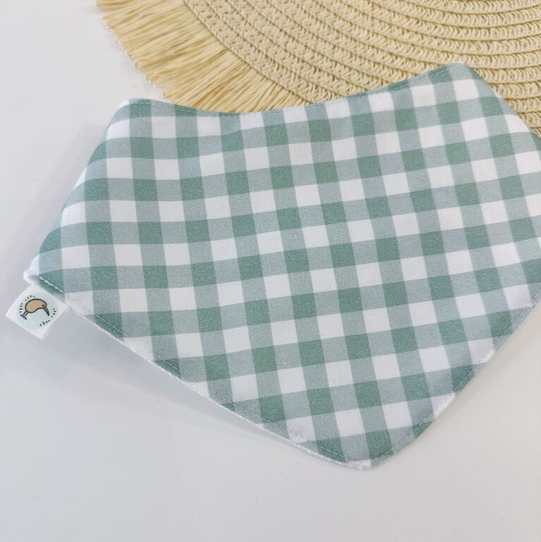 Bandana bebé personalizada de tela vichy menta y gofre blanco