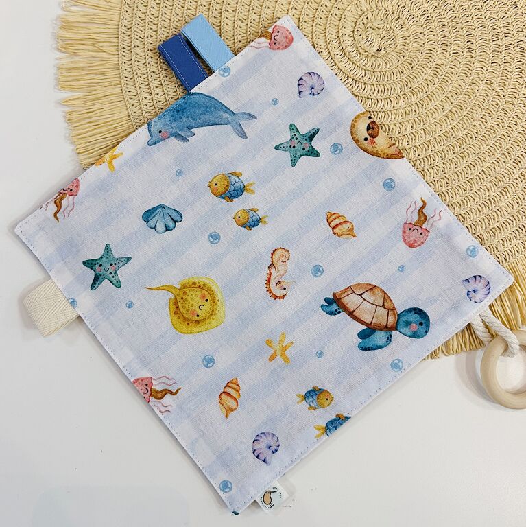 Mantita sensorial tela peces y rayas y gofre azul