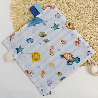 Mantita sensorial tela peces y rayas y gofre azul