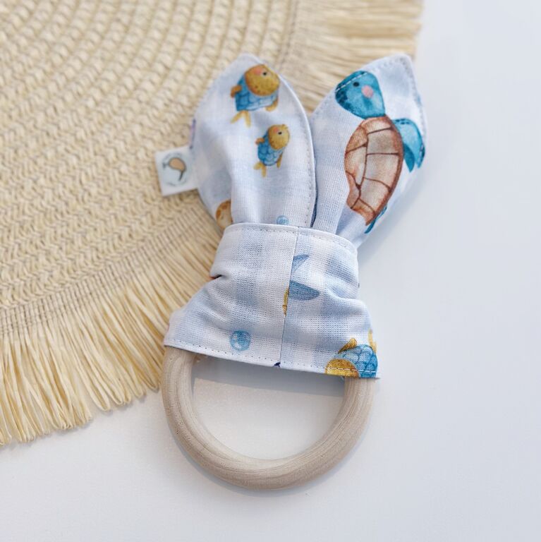 Mordedor bebé orejitas de tela peces y rayas