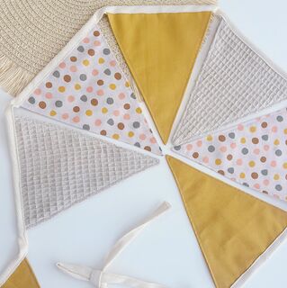 Banderines personalizados de tela topos de colores, mostaza y gofre beige