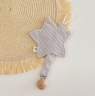 Chupetero personalizado de tela gofre gris claro y funda en forma de Estrella de tela gofre gris claro