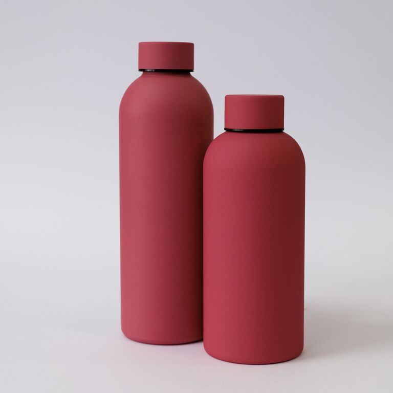 Botella fucsia personalizada con nombre