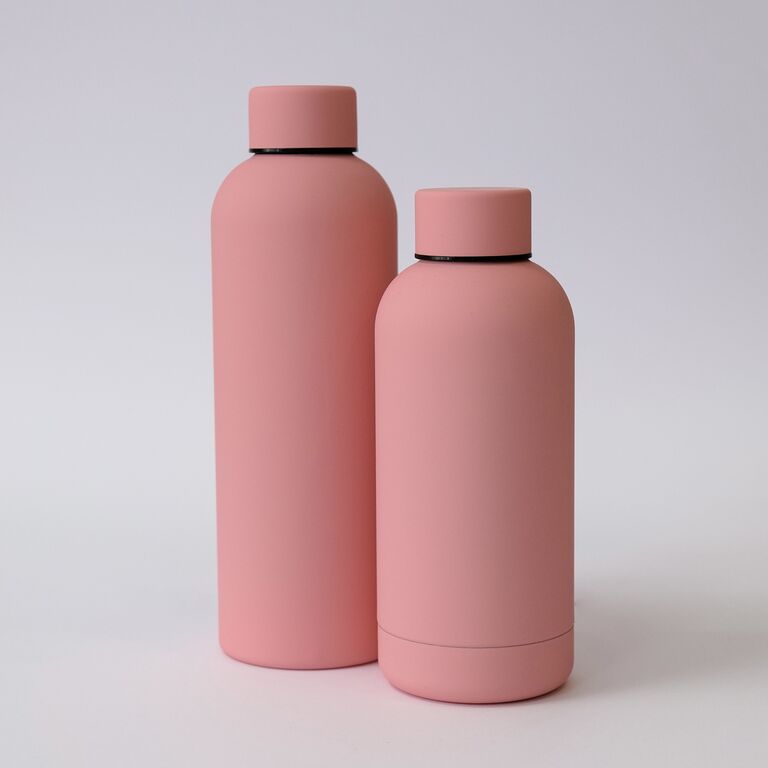 Botella rosa personalizada con nombre