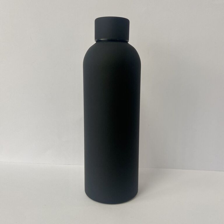 Botella negra personalizada con nombre