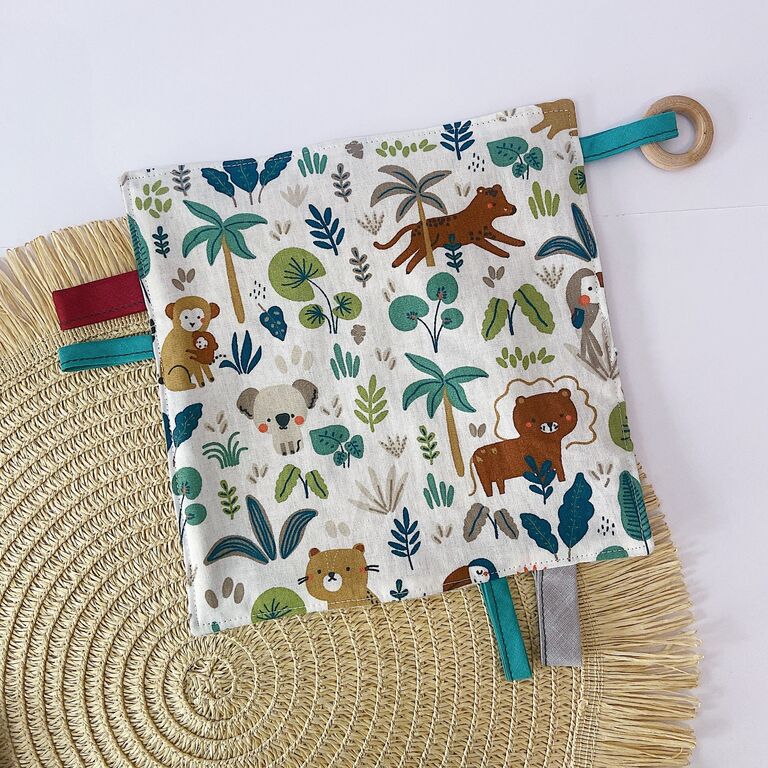 Mantita sensorial para bebé con estampado Jungle