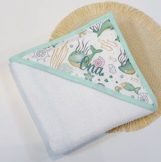 Capa de baño bebé personalizada con capucha de tela ocean mint