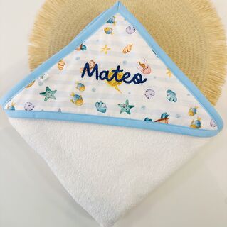 Capa de baño bebé personalizada con capucha de tela peces y rayas