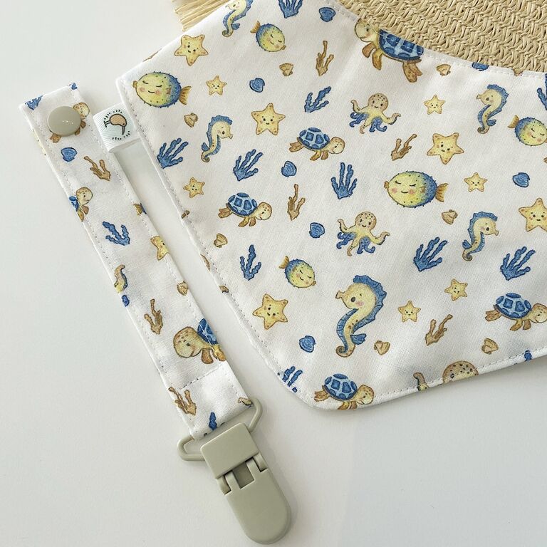 Conjunto babero bandana y chupetero Menorca