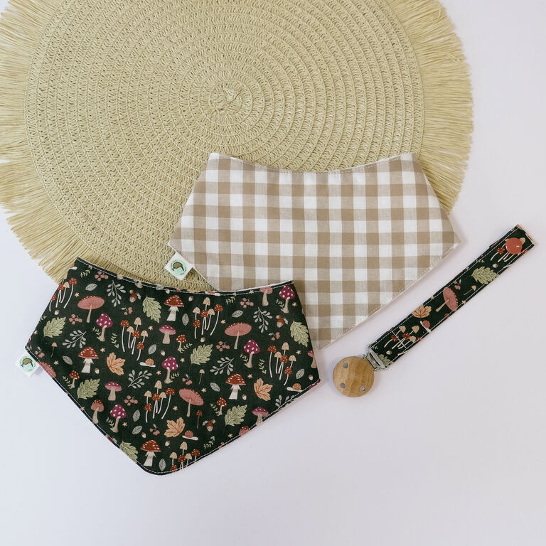 Conjunto baberos y chupetero Otoño